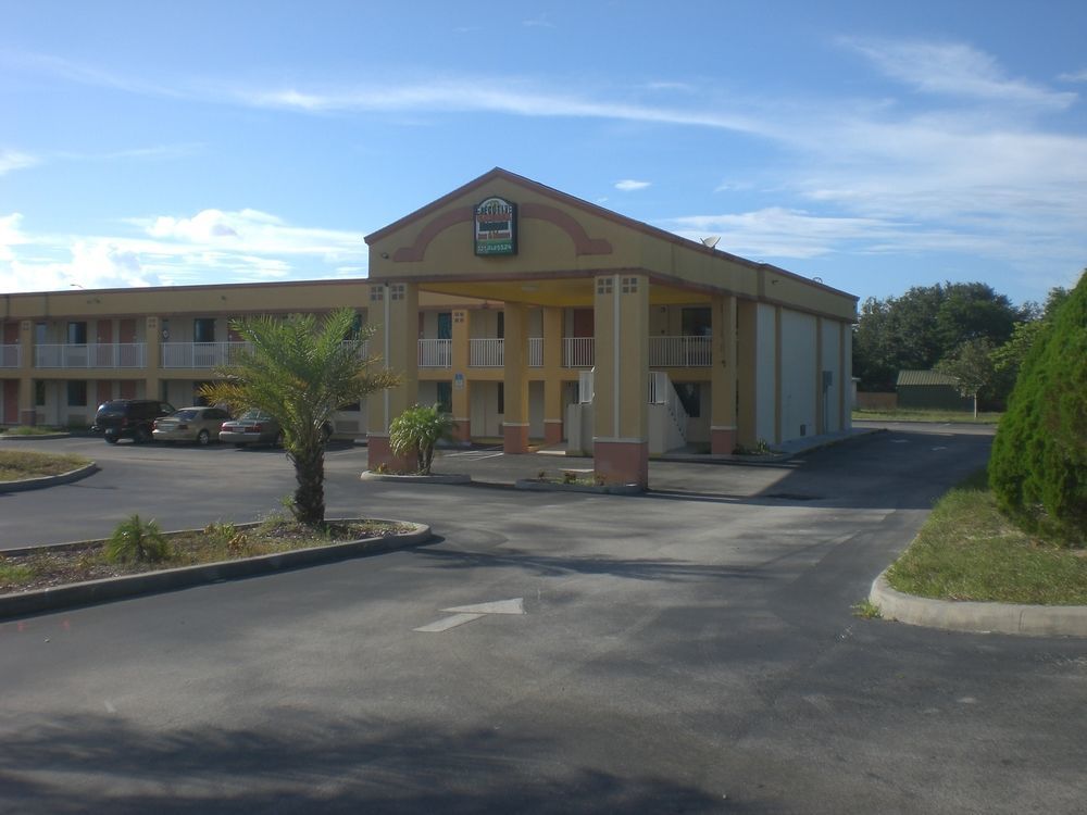 Executive Garden Titusville Hotel 外观 照片