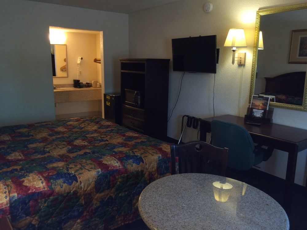 Executive Garden Titusville Hotel 外观 照片