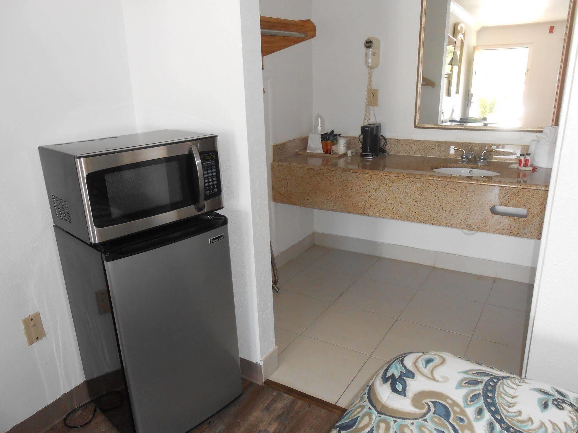 Executive Garden Titusville Hotel 外观 照片