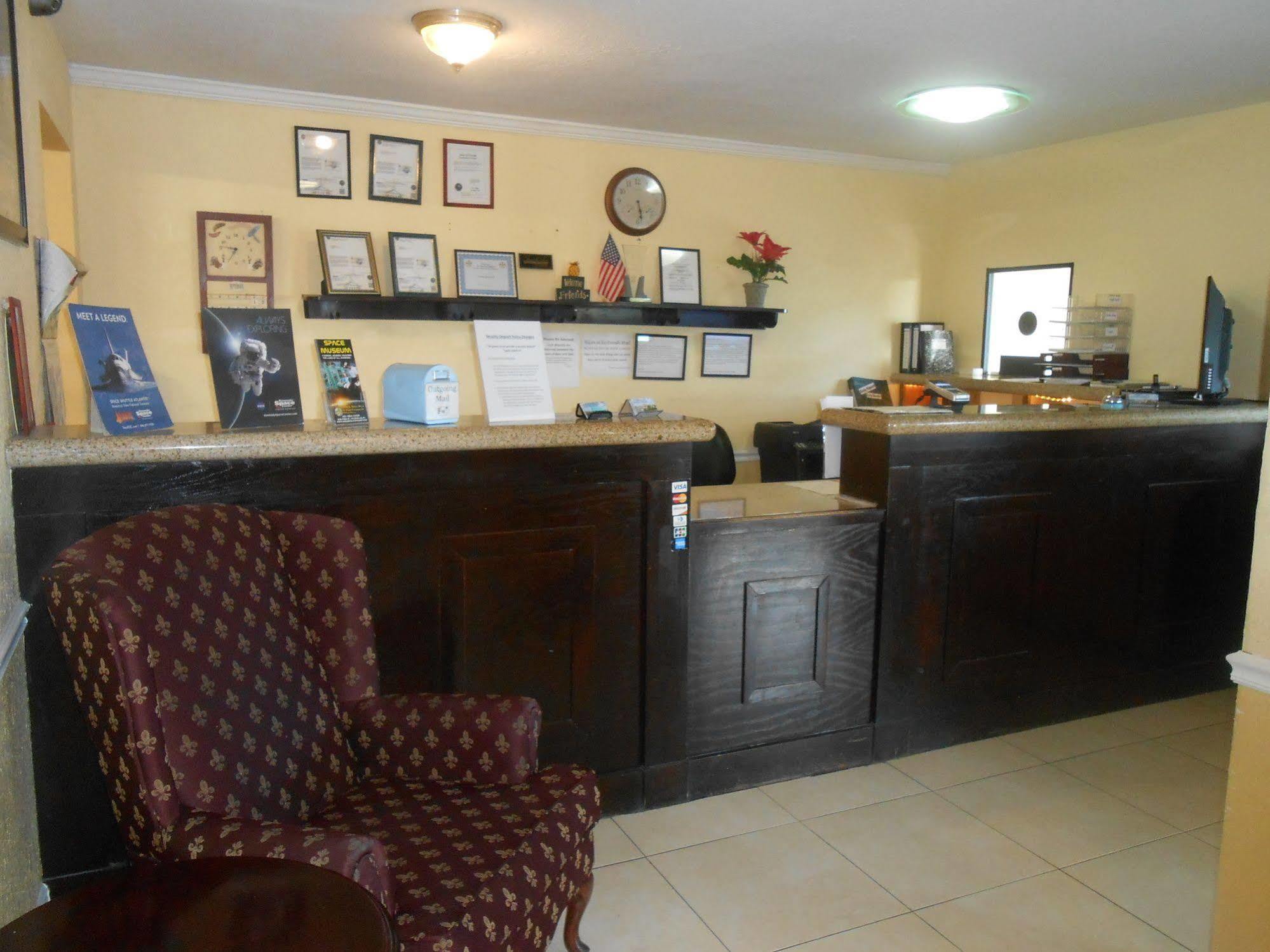 Executive Garden Titusville Hotel 外观 照片