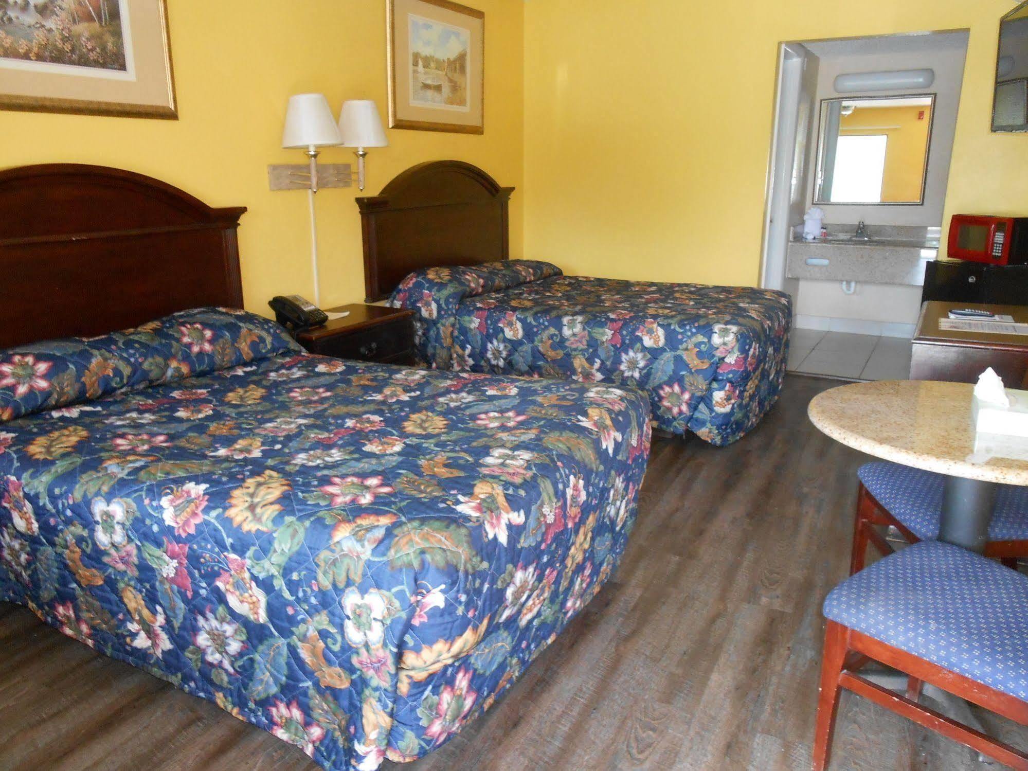 Executive Garden Titusville Hotel 外观 照片