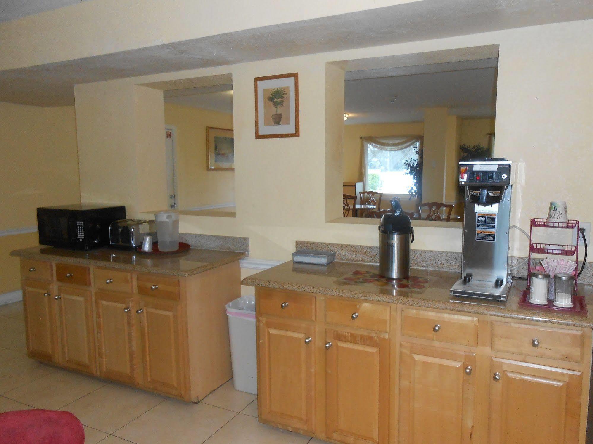 Executive Garden Titusville Hotel 外观 照片
