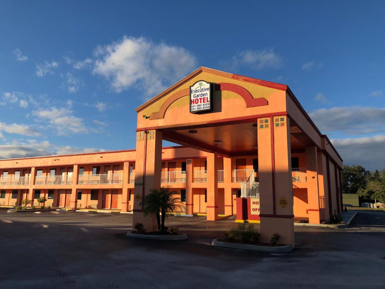 Executive Garden Titusville Hotel 外观 照片