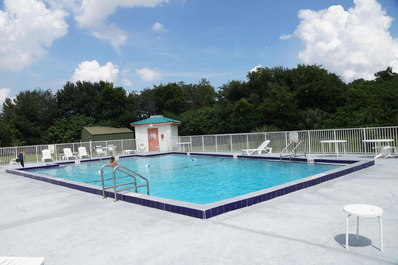 Executive Garden Titusville Hotel 外观 照片