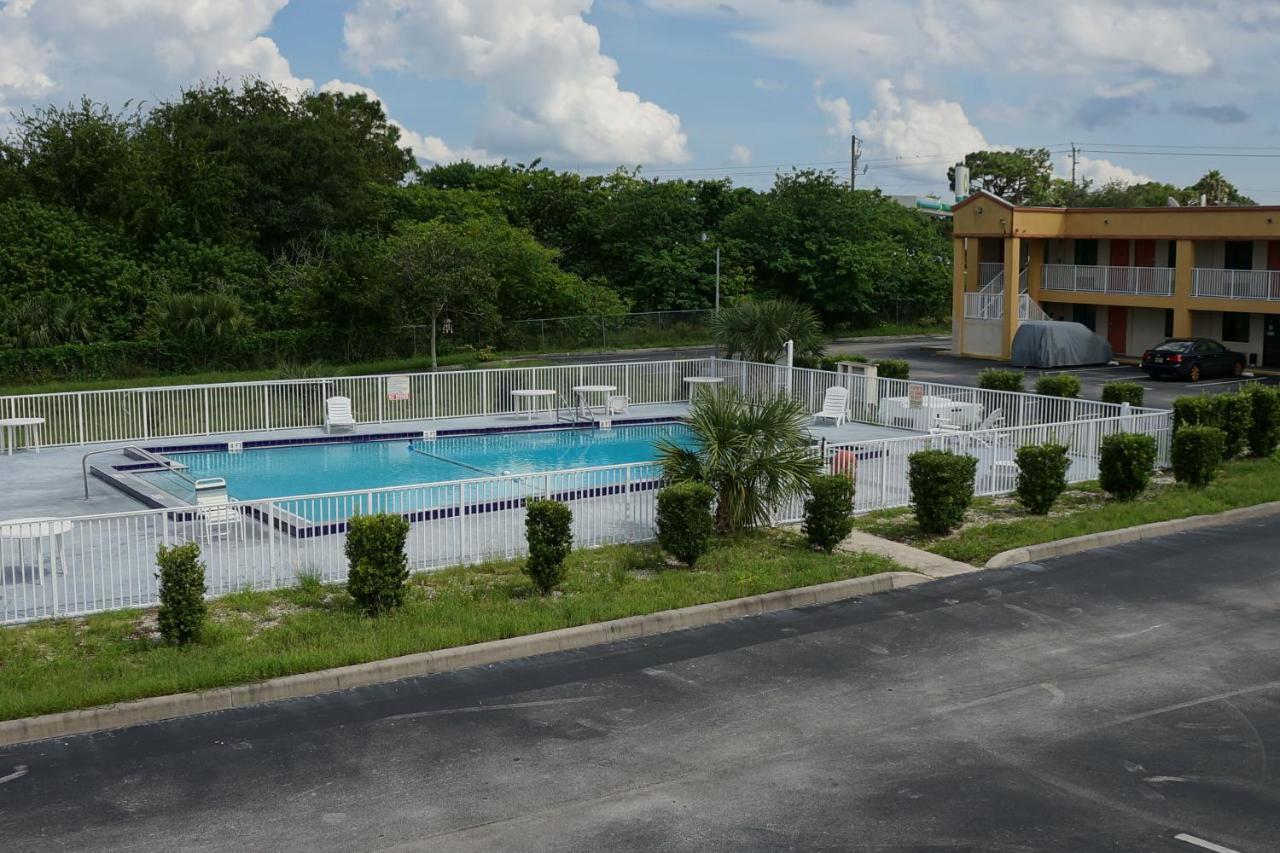 Executive Garden Titusville Hotel 外观 照片