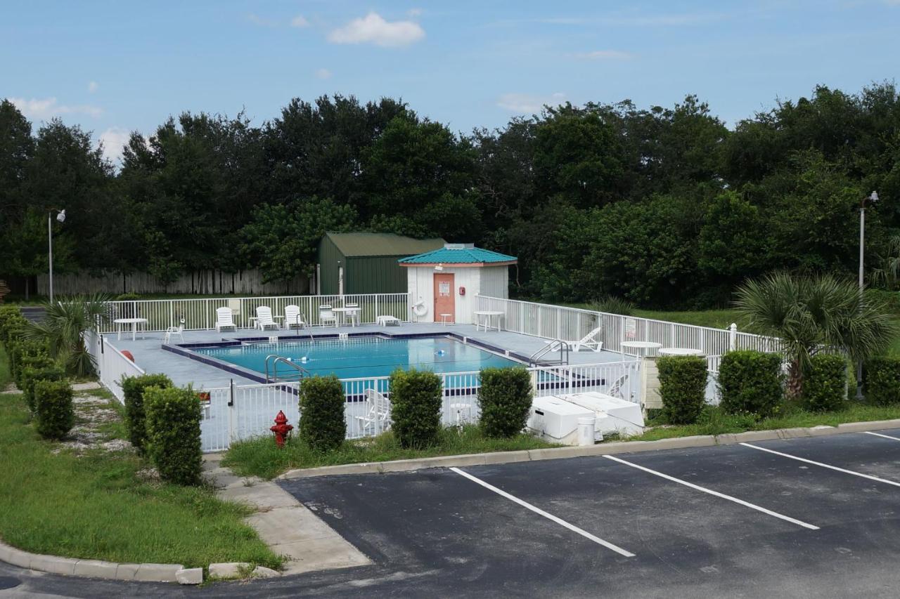 Executive Garden Titusville Hotel 外观 照片